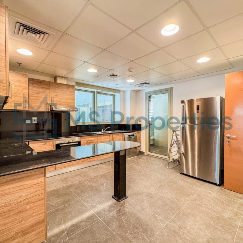 Gorgeous | 3BHK Apartment Balcony | WiFi Included