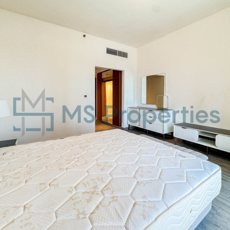 Gorgeous | 3BHK Apartment Balcony | WiFi Included