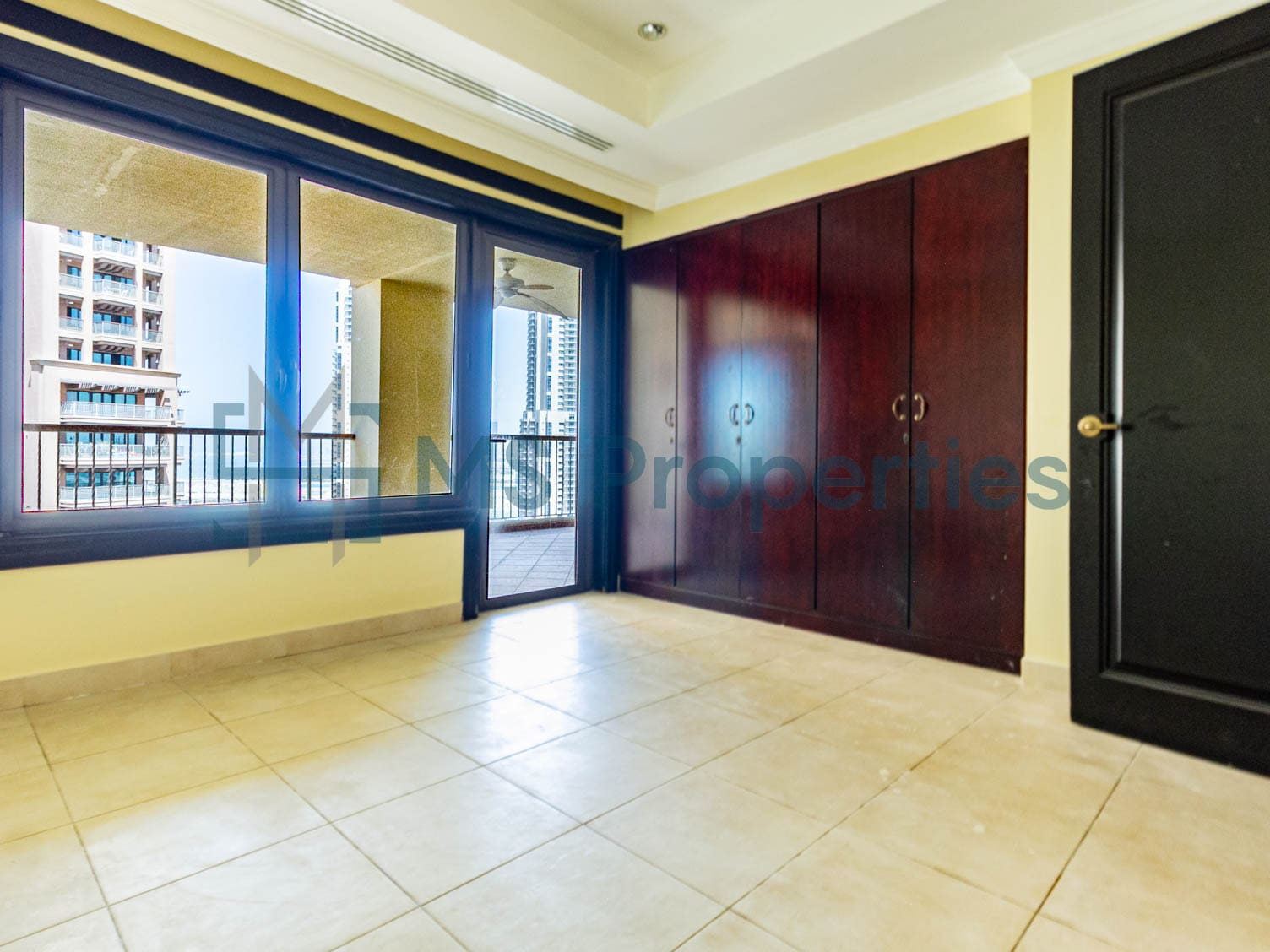 Spacious 2BHK Flat | Amazing View | Prime Area