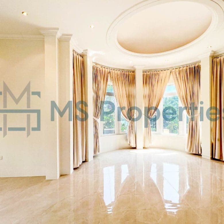 Sophisticated | 3BR Villa | View Balcony