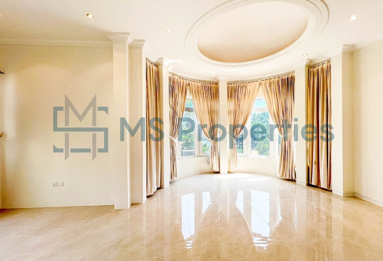 Sophisticated | 3BR Villa | View Balcony
