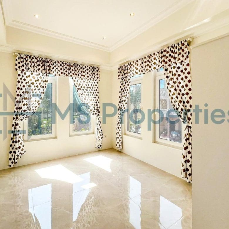 Sophisticated | 3BR Villa | View Balcony