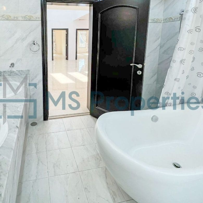 Sophisticated | 3BR Villa | View Balcony
