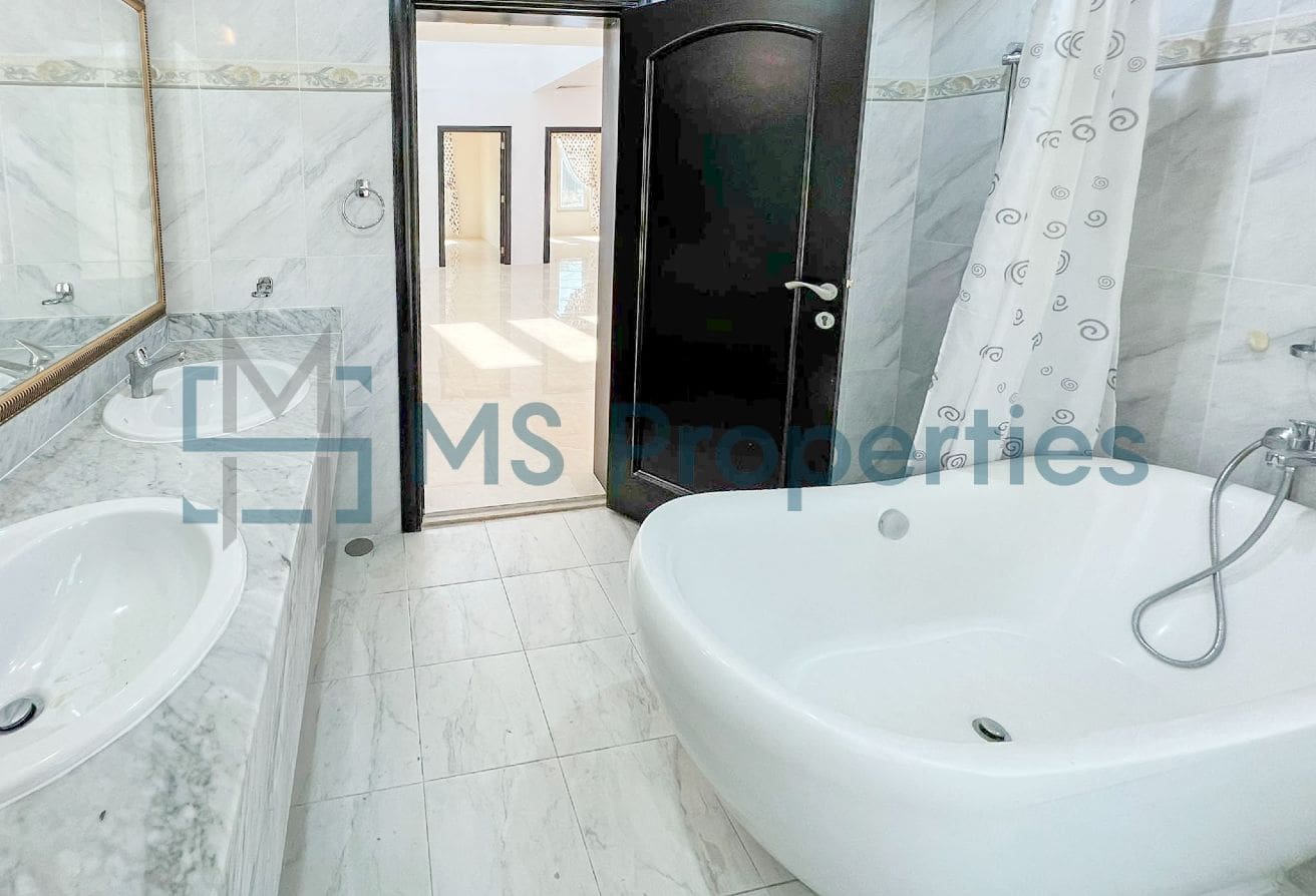Sophisticated | 3BR Villa | View Balcony