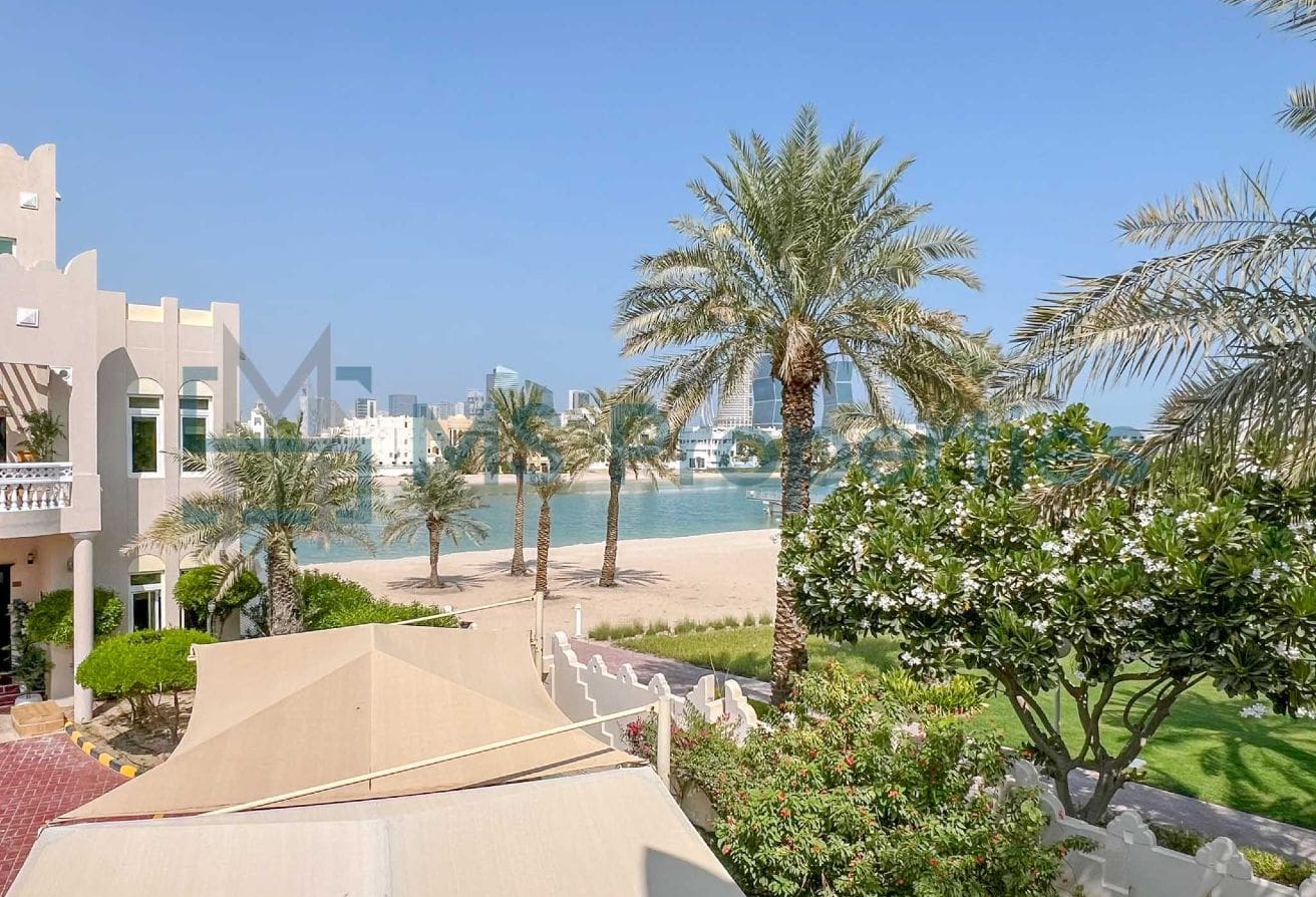 Sophisticated | 3BR Villa | View Balcony