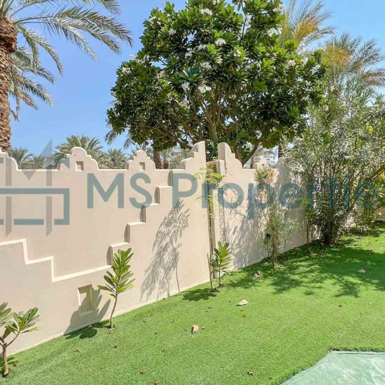 Sophisticated | 3BR Villa | View Balcony
