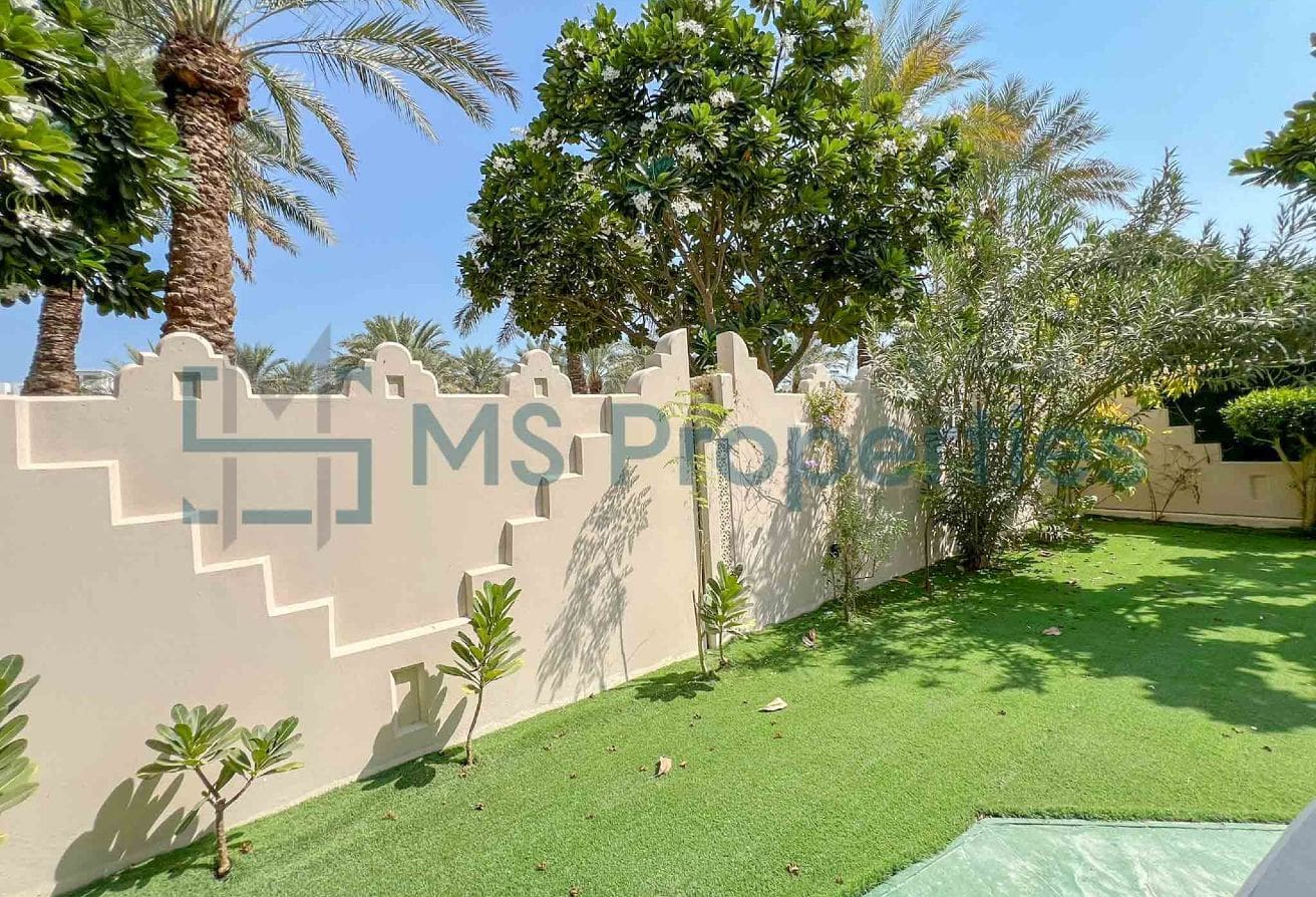 Sophisticated | 3BR Villa | View Balcony