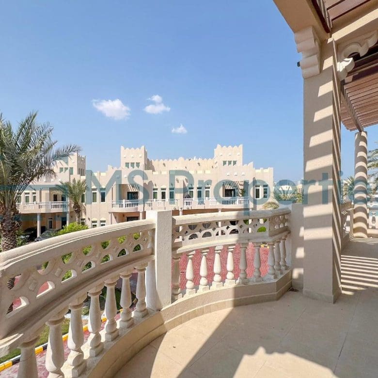 Sophisticated | 3BR Villa | View Balcony