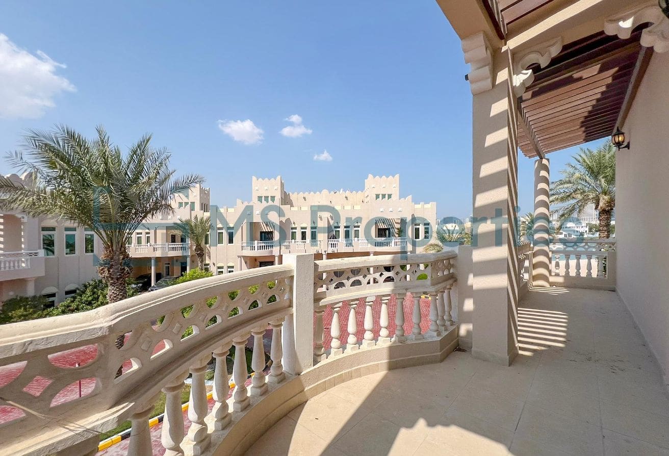 Sophisticated | 3BR Villa | View Balcony