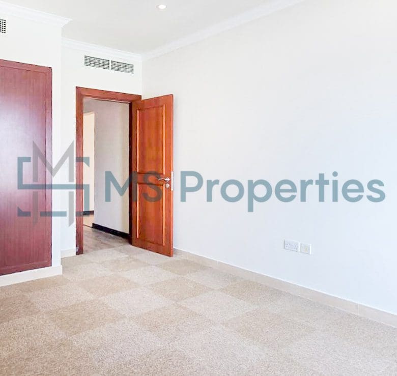 1 Bedroom Flat | Stunning Marina View Balcony