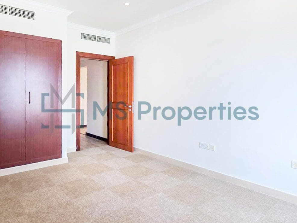 1 Bedroom Flat | Stunning Marina View Balcony