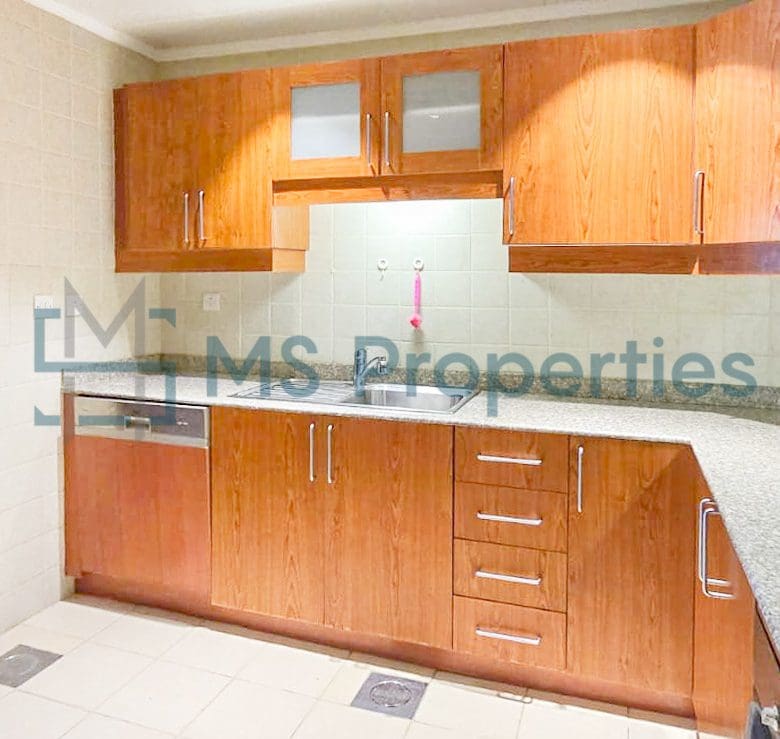 1 Bedroom Flat | Stunning Marina View Balcony