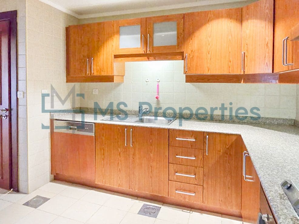 1 Bedroom Flat | Stunning Marina View Balcony
