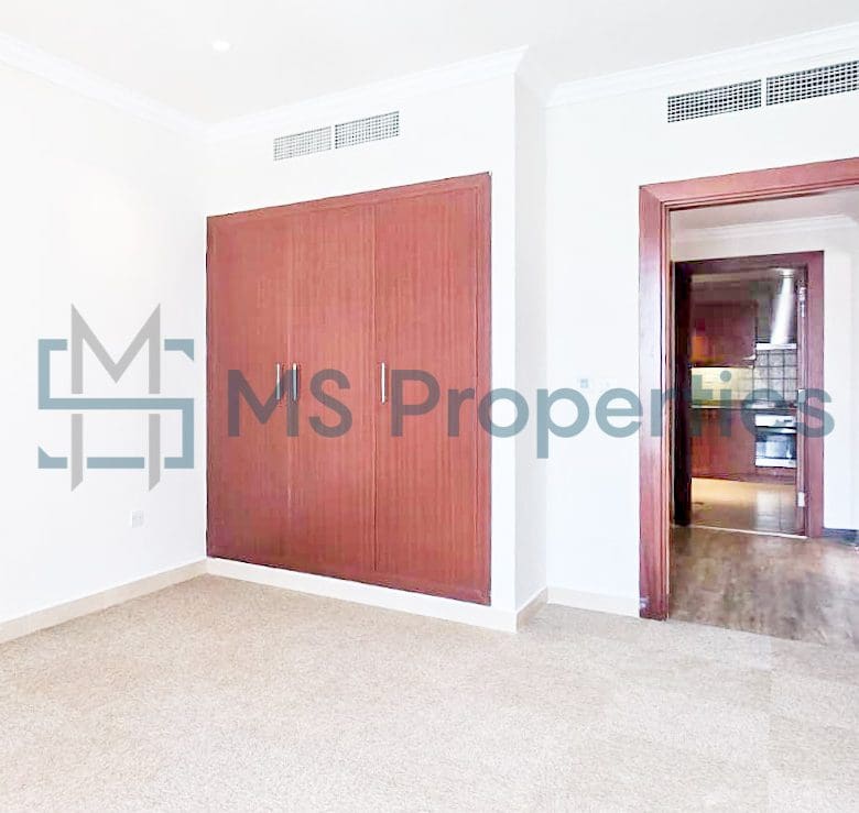 1 Bedroom Flat | Stunning Marina View Balcony