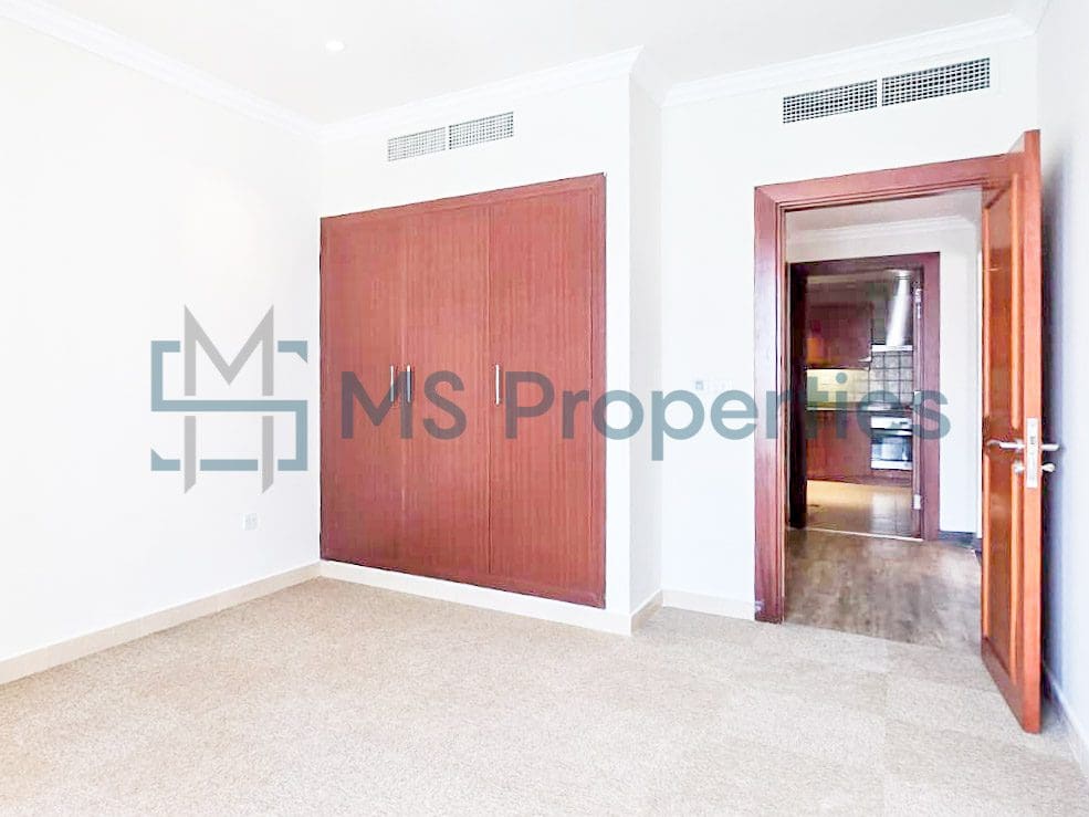 1 Bedroom Flat | Stunning Marina View Balcony