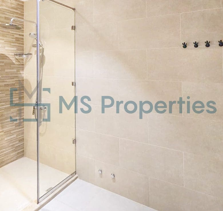 1 Bedroom Flat | Stunning Marina View Balcony