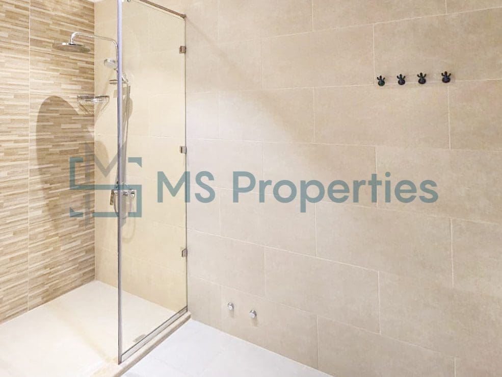 1 Bedroom Flat | Stunning Marina View Balcony
