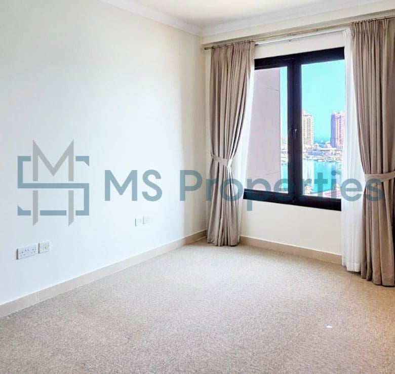 1 Bedroom Flat | Stunning Marina View Balcony