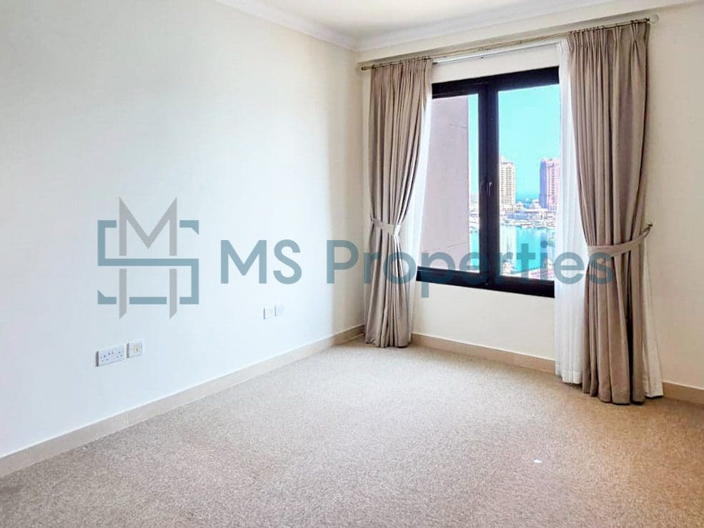 1 Bedroom Flat | Stunning Marina View Balcony