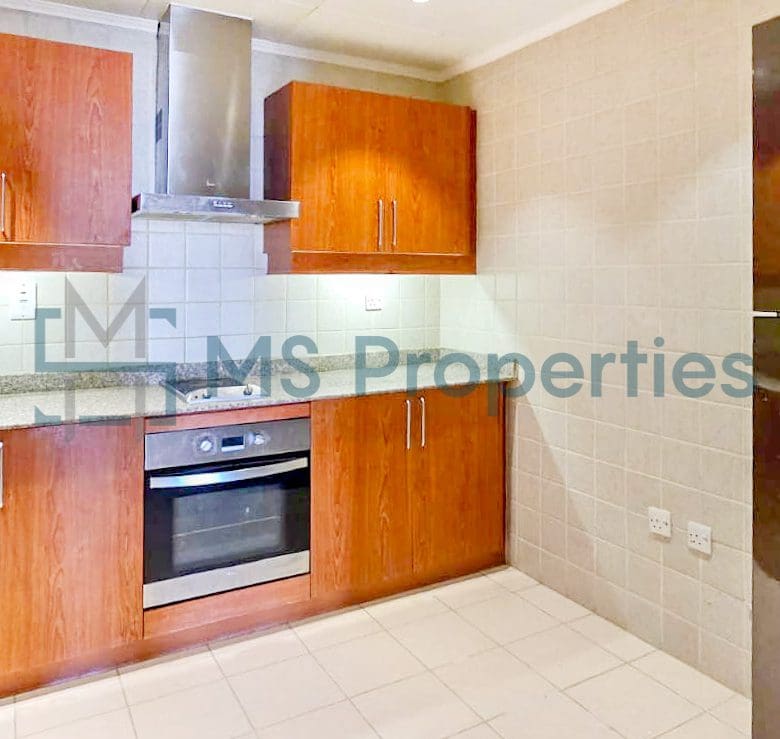 1 Bedroom Flat | Stunning Marina View Balcony