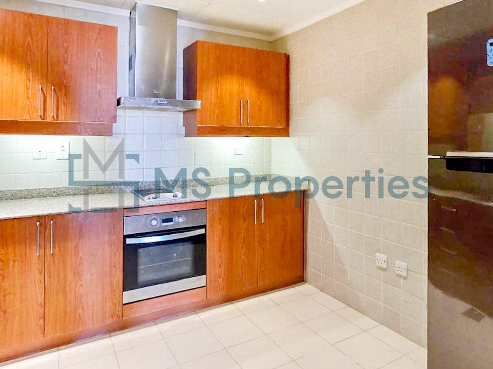 1 Bedroom Flat | Stunning Marina View Balcony