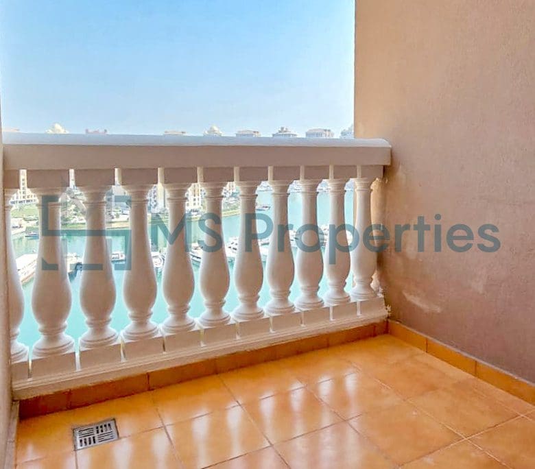 1 Bedroom Flat | Stunning Marina View Balcony