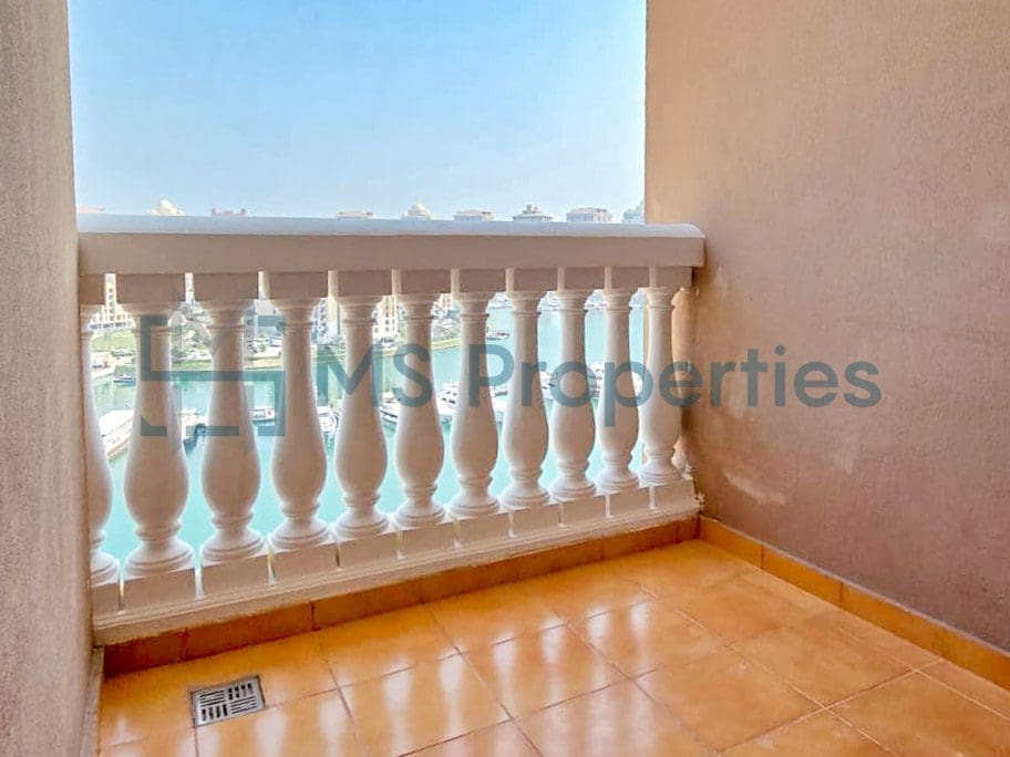 1 Bedroom Flat | Stunning Marina View Balcony