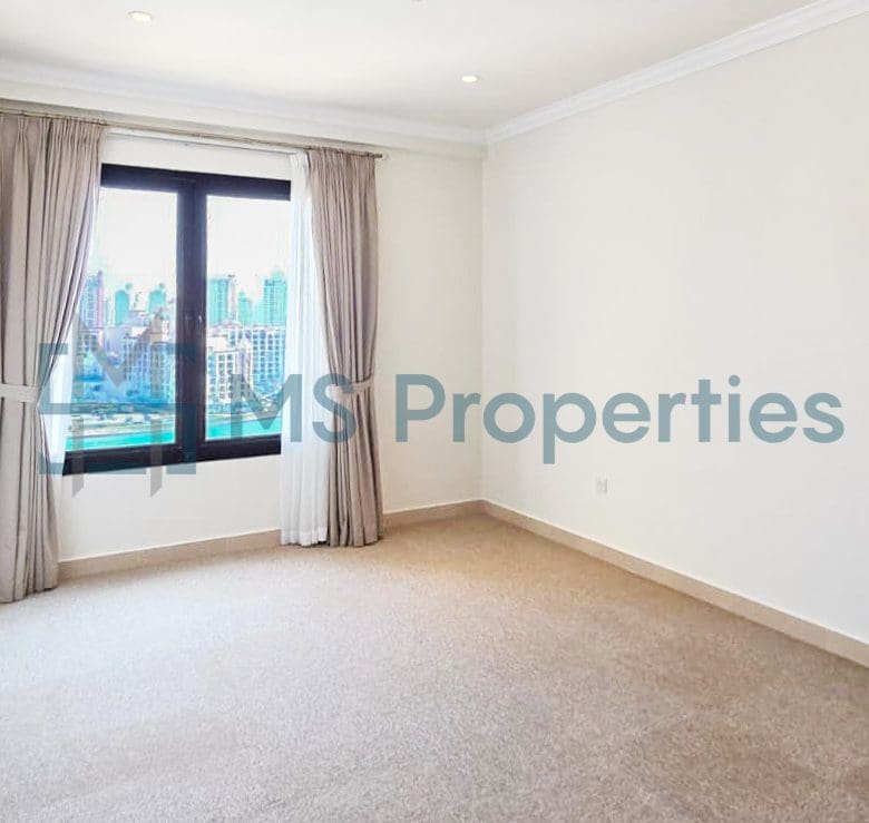 1 Bedroom Flat | Stunning Marina View Balcony