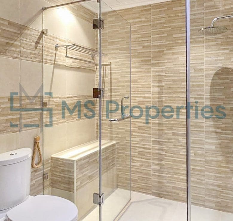 1 Bedroom Flat | Stunning Marina View Balcony