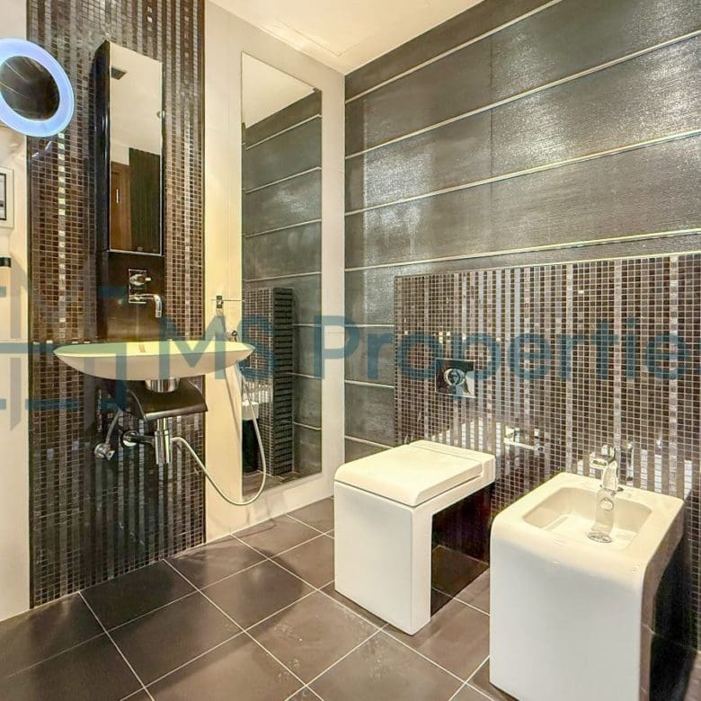 Luxury 7BHK+Maid Penthouse with Balcony +Bills Included