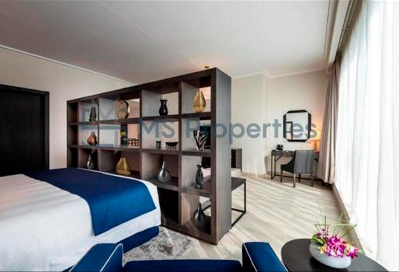 Dive into Luxury Studio Apartment in West Bay