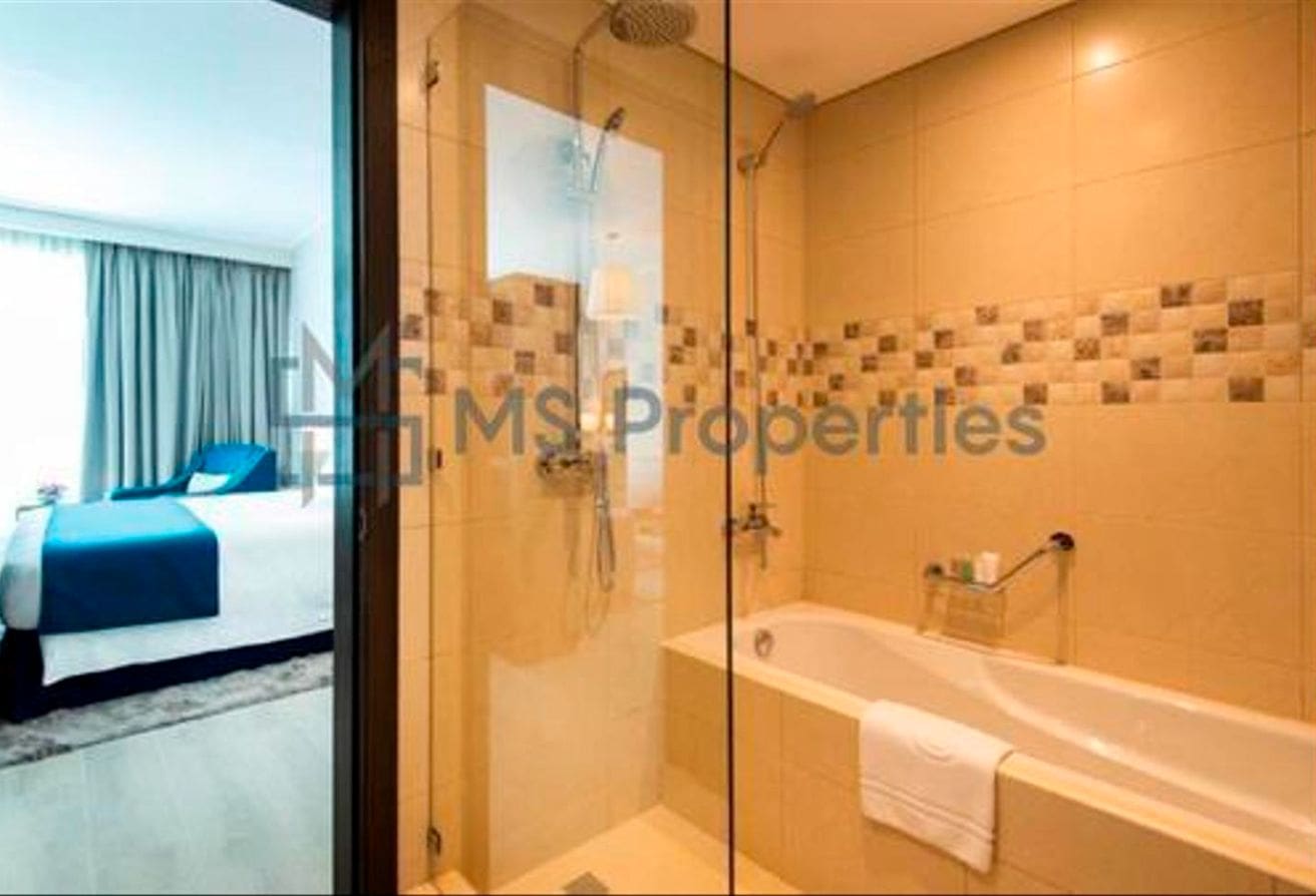 Dive into Luxury Studio Apartment in West Bay