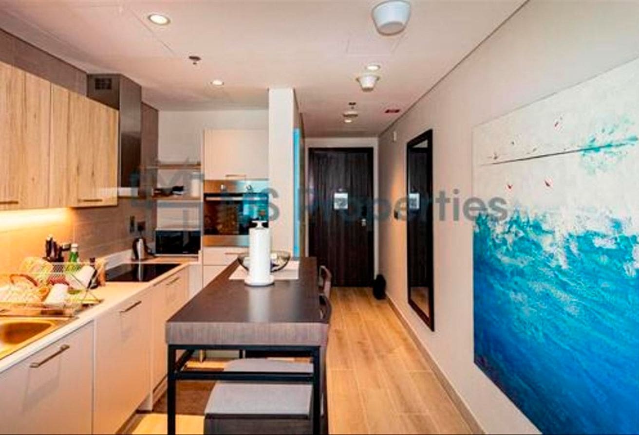 Dive into Luxury Studio Apartment in West Bay