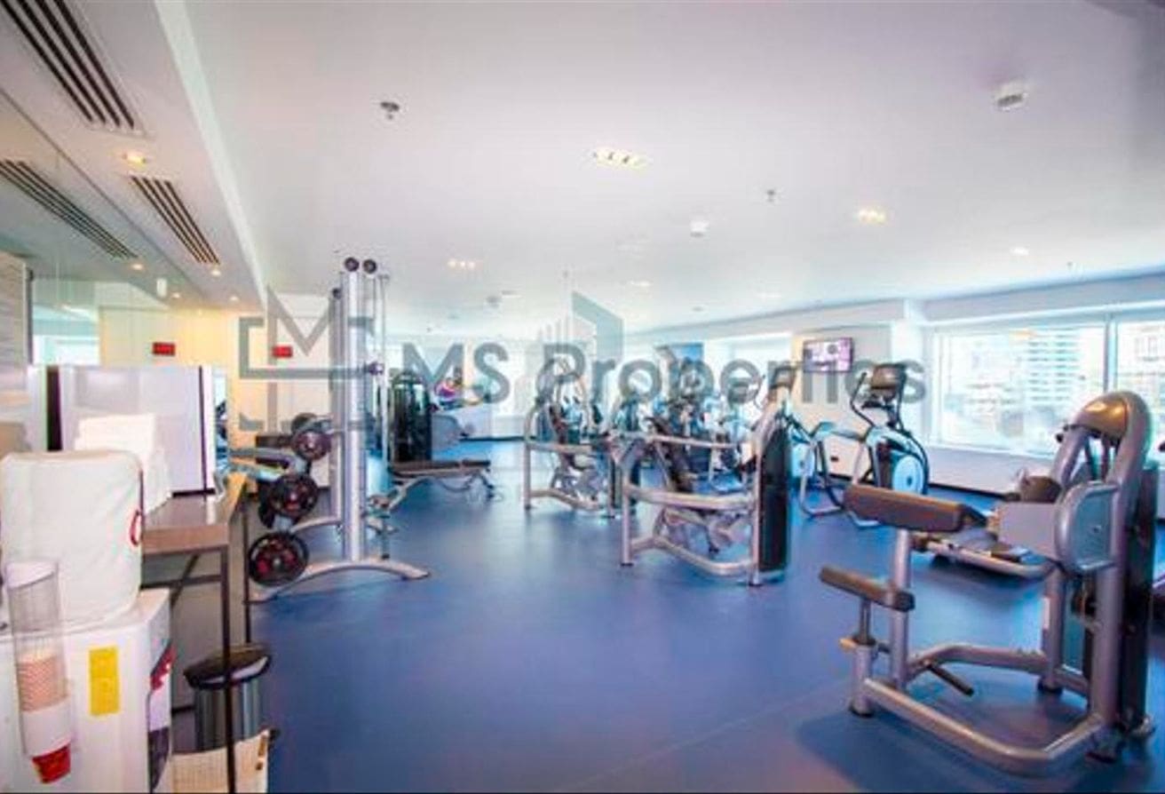 Dive into Luxury Studio Apartment in West Bay
