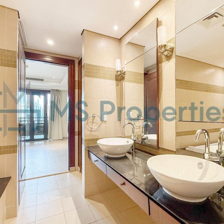 Charming | 2BHK Apartment | Marina View Balcony