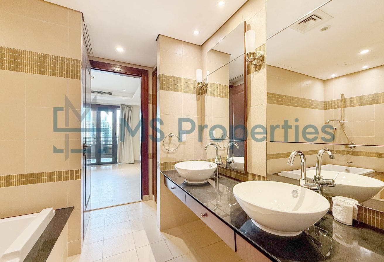Charming | 2BHK Apartment | Marina View Balcony