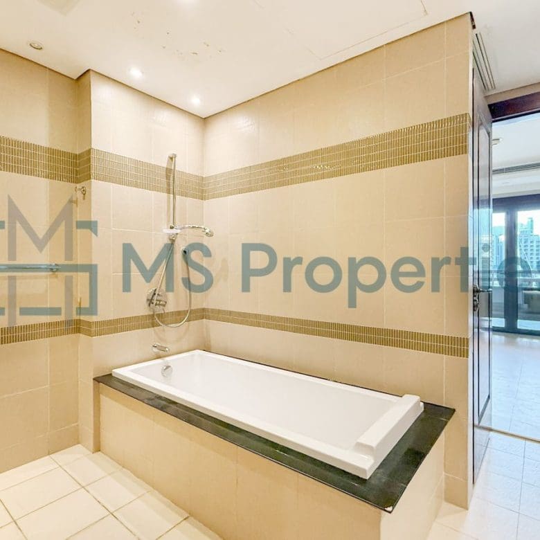 Charming | 2BHK Apartment | Marina View Balcony
