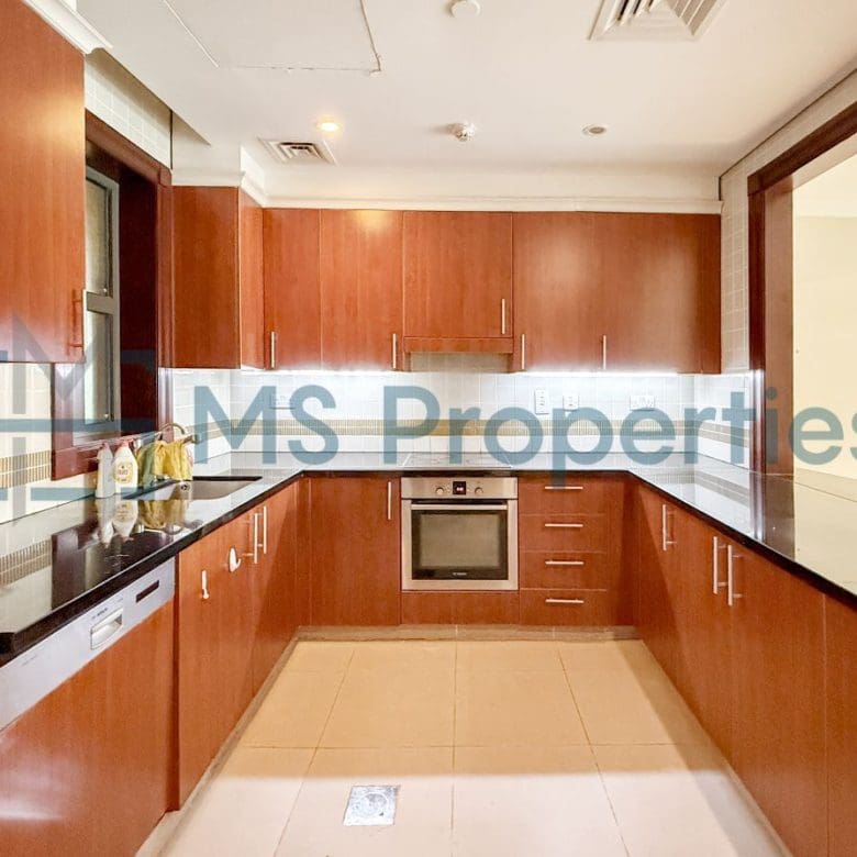 Charming | 2BHK Apartment | Marina View Balcony