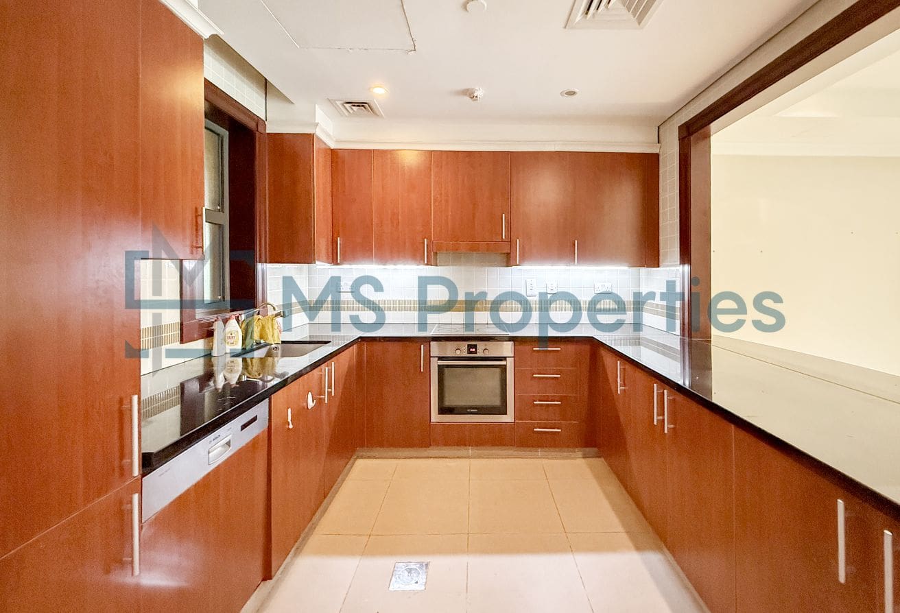 Charming | 2BHK Apartment | Marina View Balcony