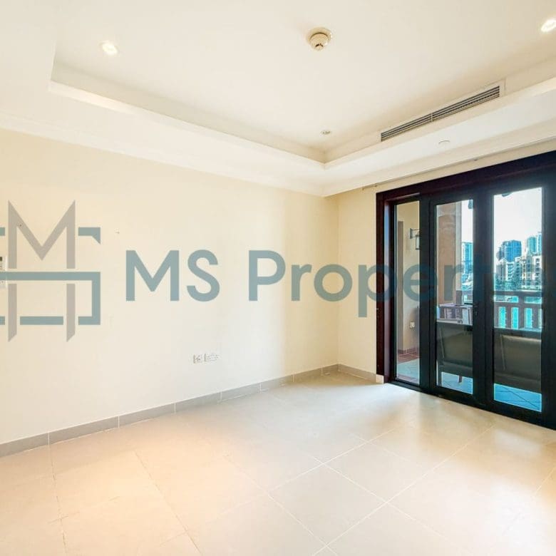 Charming | 2BHK Apartment | Marina View Balcony