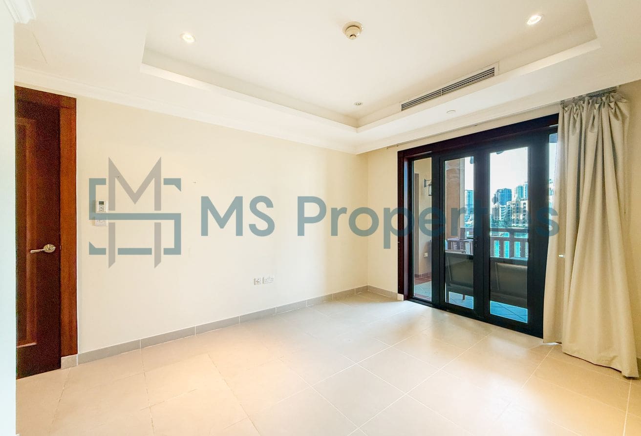 Charming | 2BHK Apartment | Marina View Balcony