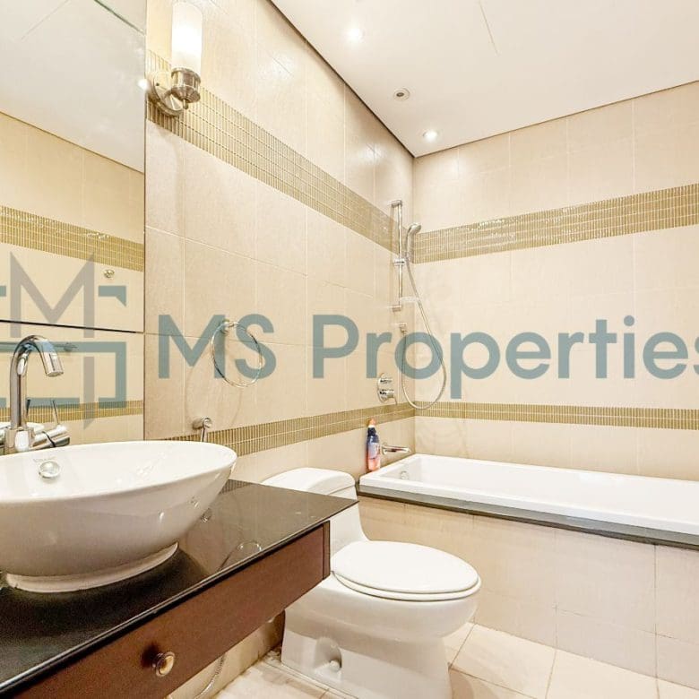 Charming | 2BHK Apartment | Marina View Balcony