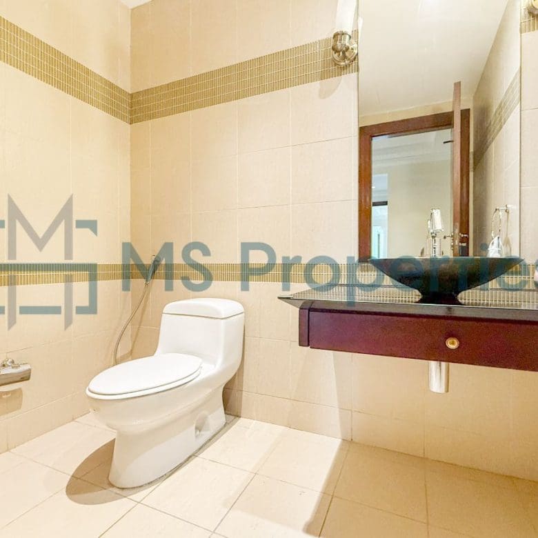 Charming | 2BHK Apartment | Marina View Balcony