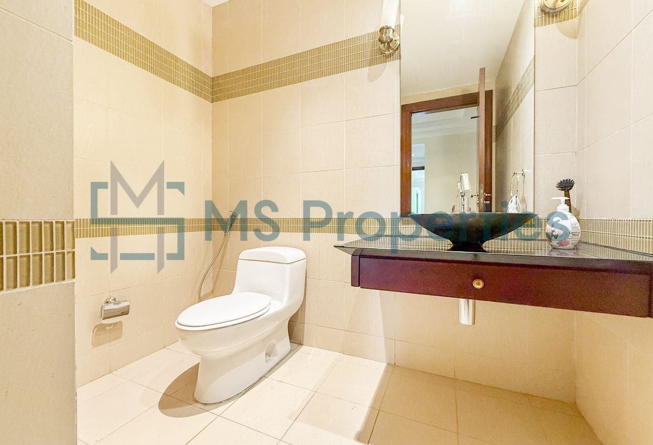 Charming | 2BHK Apartment | Marina View Balcony