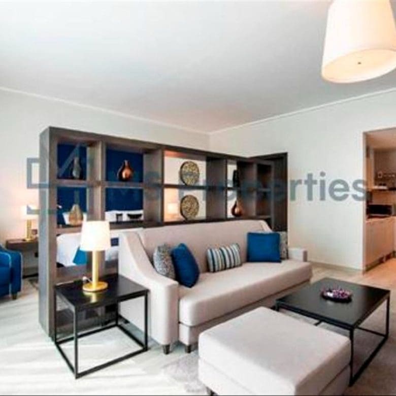 Dive into Luxury Studio Apartment in West Bay