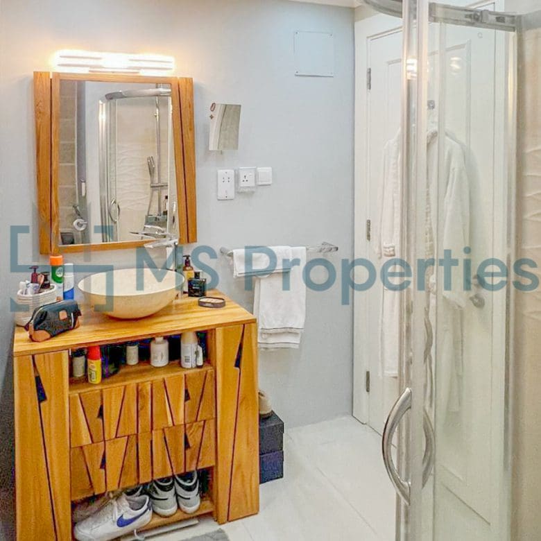 Stunning 2BHK Modified to 3BHK Flat in The Pearl