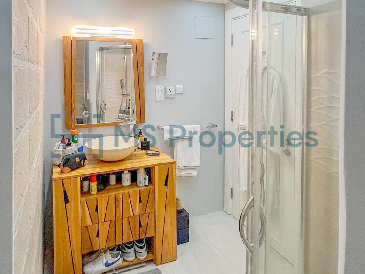 Stunning 2BHK Modified to 3BHK Flat in The Pearl