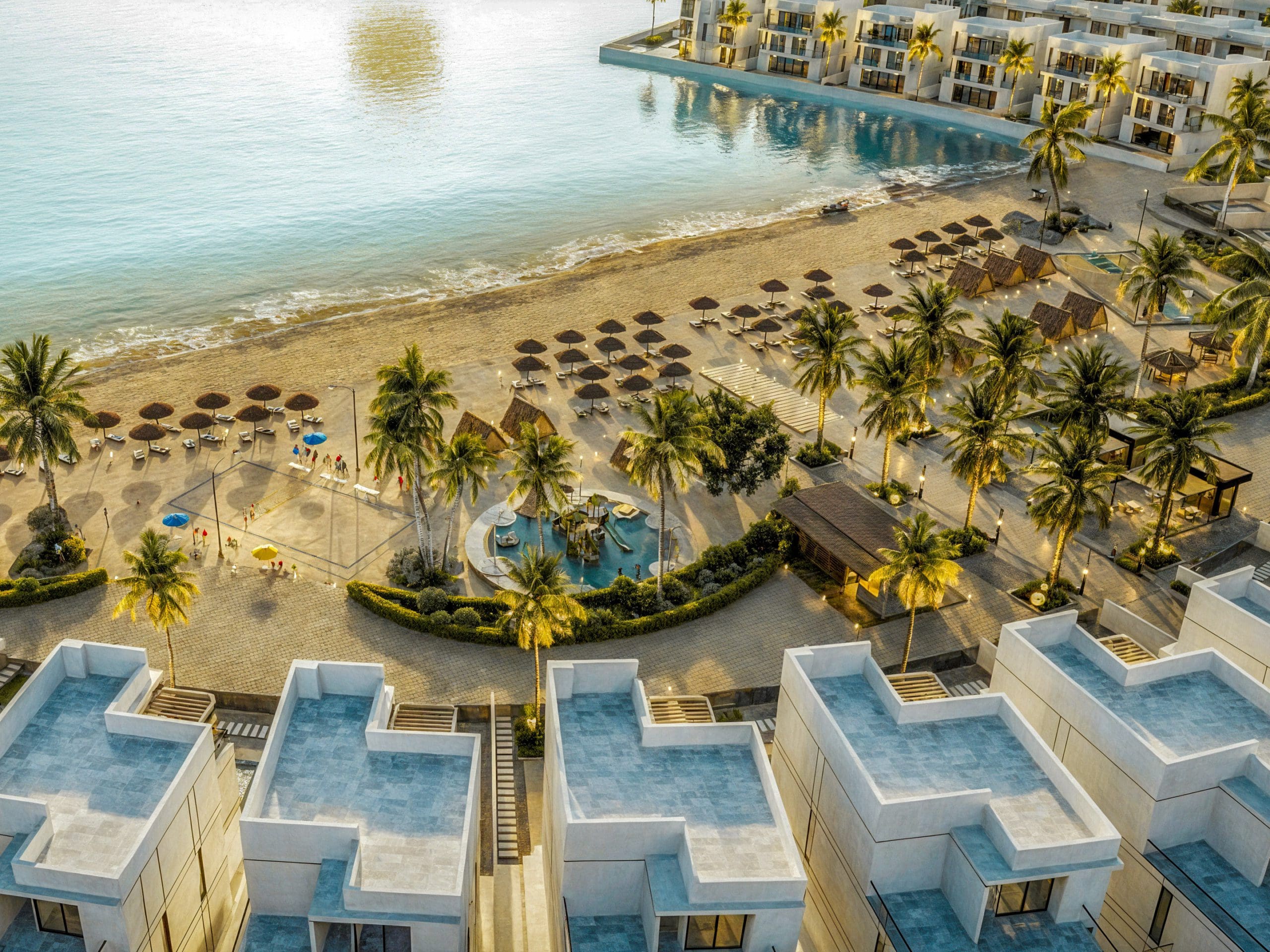 New Rising 5BR Villa with Beach View in Qetaifan Island