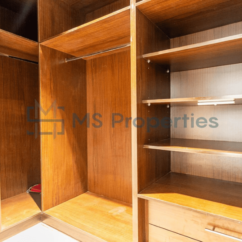 Spacious and Homy 1BHK+Office Flat in Prime Area