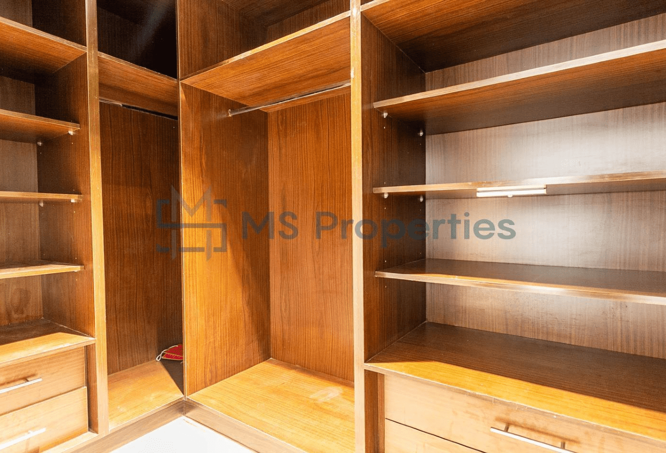 Spacious and Homy 1BHK+Office Flat in Prime Area